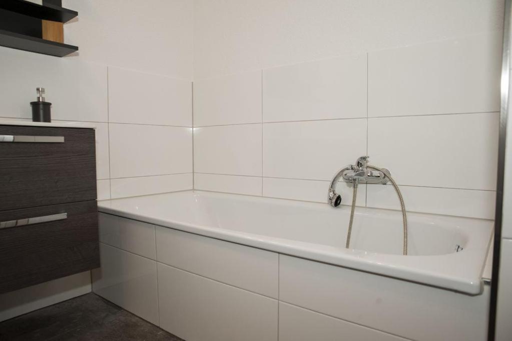 Exklusive Ferienwohnung Mit Balkon, 2 Schlafzimmer Im Haus Sertuerner Einbeck Exterior foto
